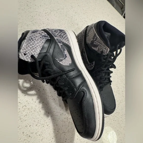 Air Jordan 1 Retro High Premium Black Snake W 8.5 NWOB - Picture 2 of 10